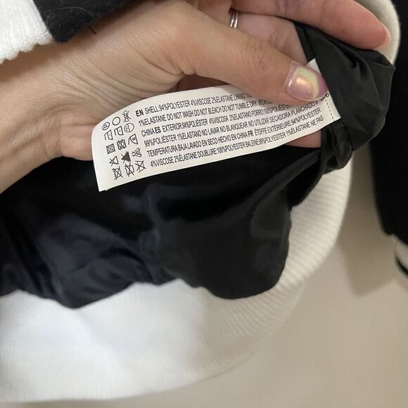 NEW! Forever 21 black fleece varsity snap button oversized jacket size US small - Picture 5 of 5